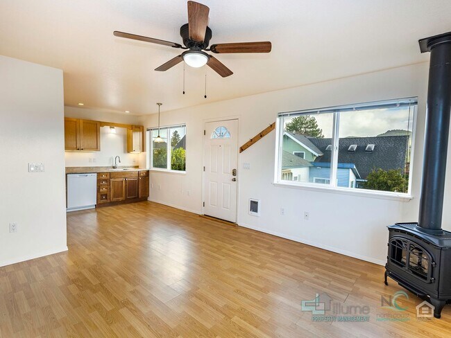 Building Photo - 849 1st Ave