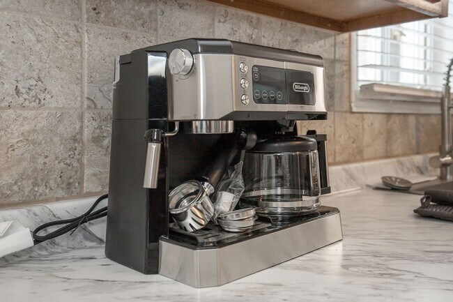 Building Photo - 3 BED 2 BATH BEAUTIFUL SINGLE FAMILY HOME!