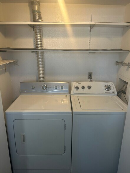 Building Photo - 2530 Taylor Ln