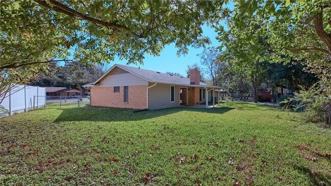 Building Photo - 1609 Castlewood Ct