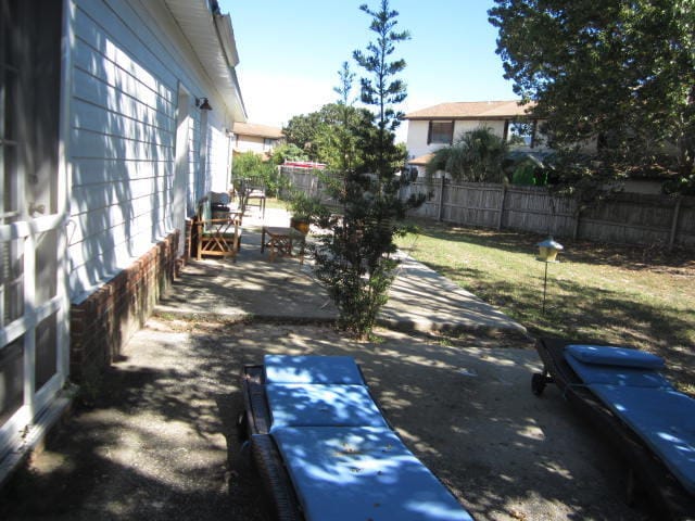 Building Photo - 204 Ann Cir