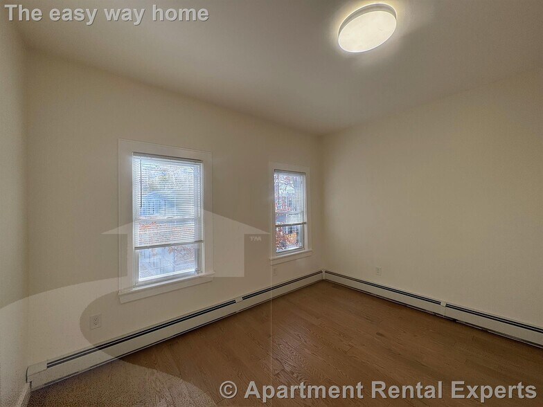 Building Photo - 13 Bristol St