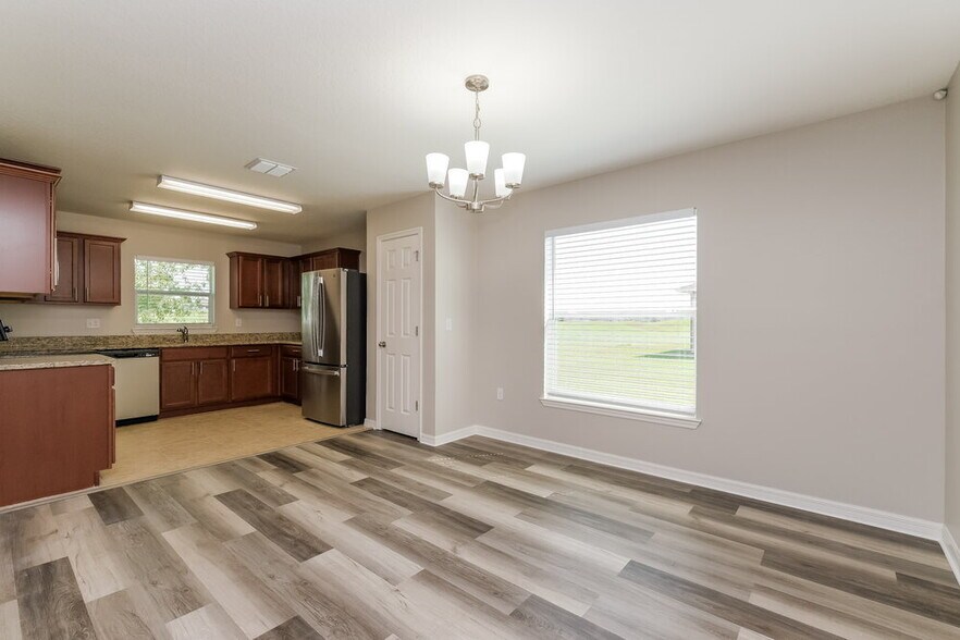 Building Photo - 6643 Wirevine Dr