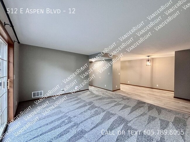 Building Photo - 512 E Aspen Blvd
