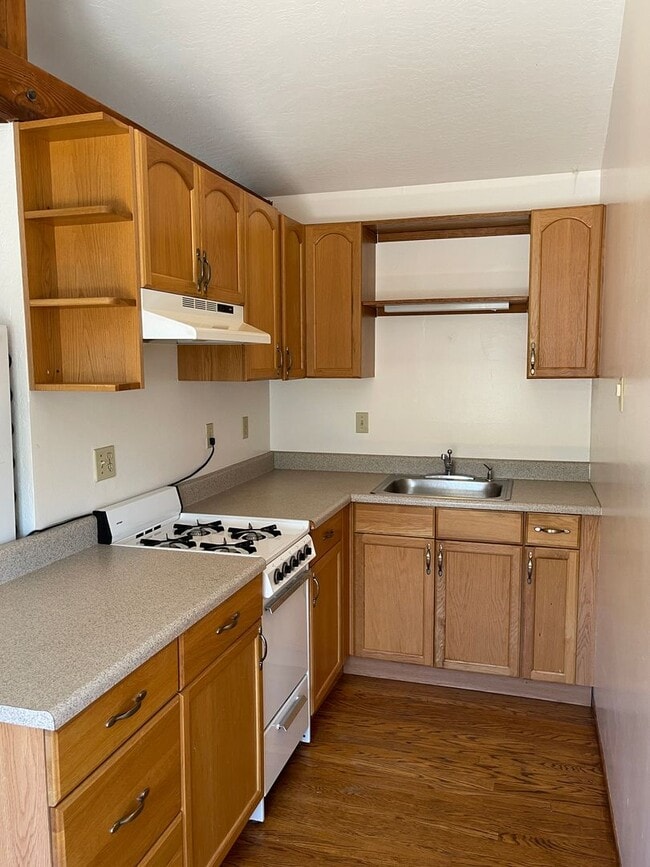 Building Photo - Spacious hilltop home, cul de sac location, fabulous views, Excellent Palo Alto Schools!