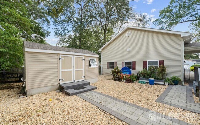 Building Photo - 303 Chestnut Dr