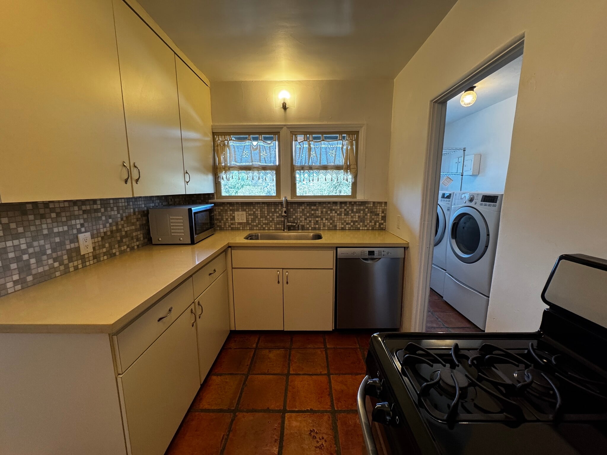 Kitchen - 2343 Earl St