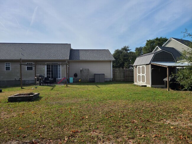 Building Photo - Beautiful 3 bedroom 2 bath home in Sneads Ferry - Seabird Estates