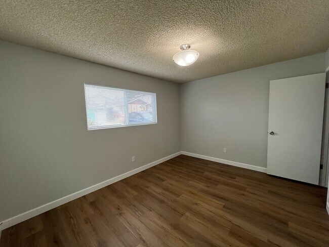 Building Photo - 470 Java St