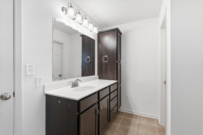 Building Photo - 421 S Village Cir