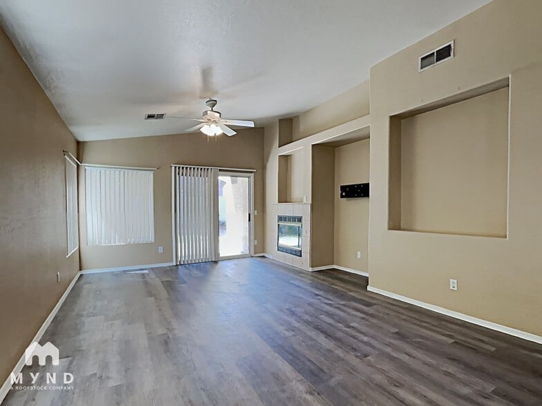 Building Photo - 685 E Cantebria Dr