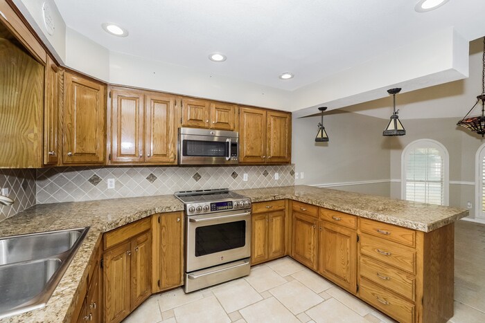 Building Photo - 9125 Timber Oaks Dr