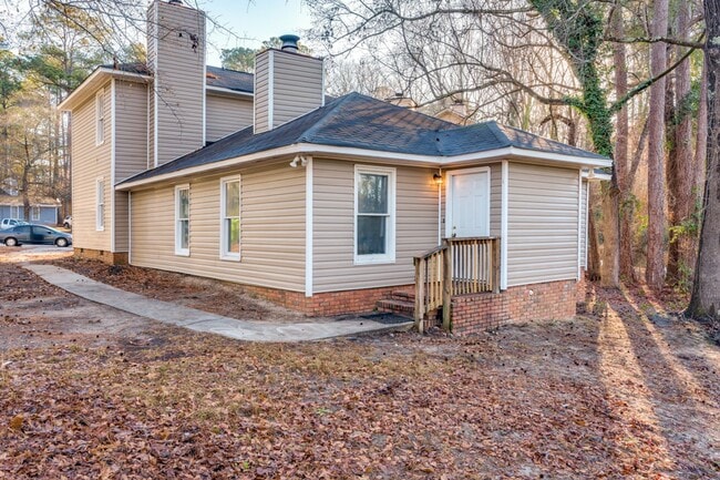 Building Photo - Newly renovated unit close to I-77 and I-20