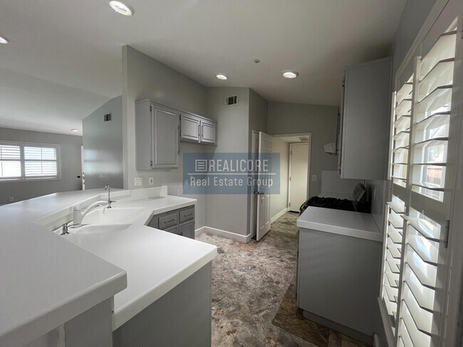 Building Photo - 14786 Shadow Dr