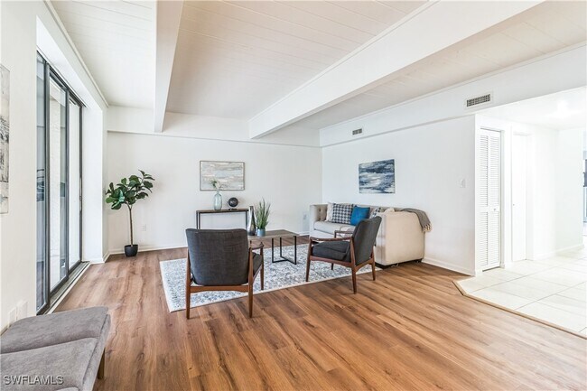 Building Photo - 16448 Timberlakes Dr