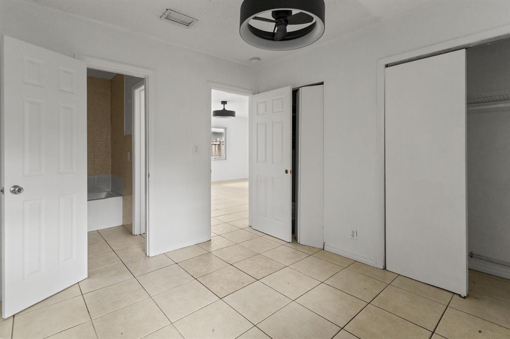 Building Photo - 709 SW 13th Ave