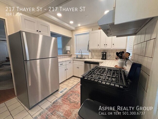 Building Photo - 217 Thayer St