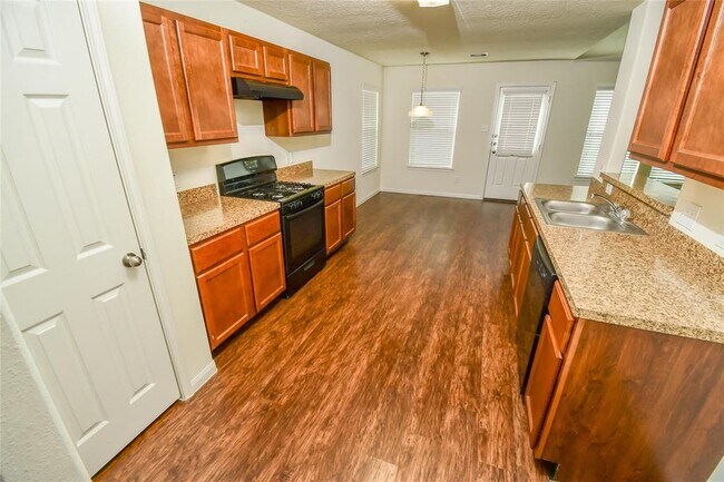 Building Photo - 2607 Verano Dr