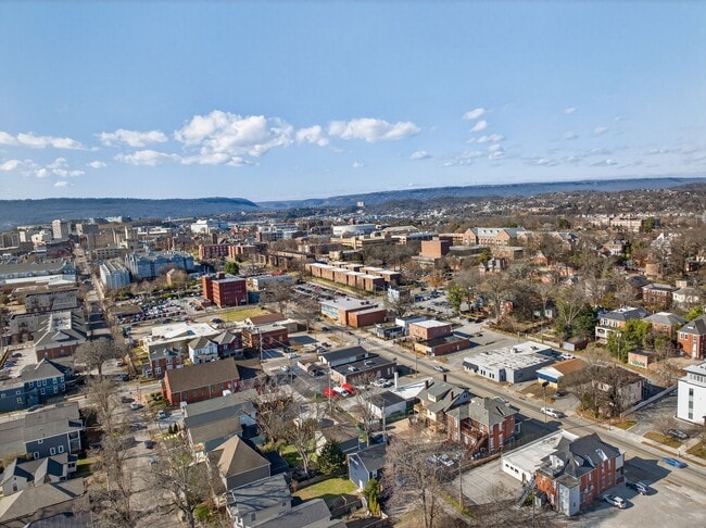 Building Photo - 823 McCallie Ave