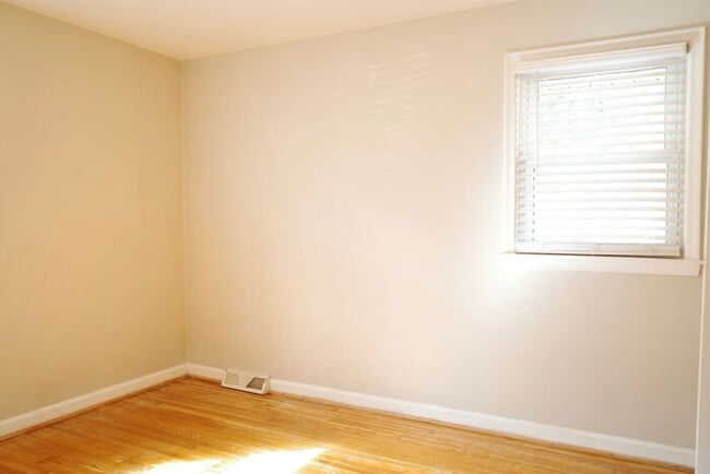 Building Photo - Charming 3-Bedroom Home in a Prime Locatio...