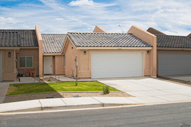 Building Photo - 3839 S Desert Sky Dr