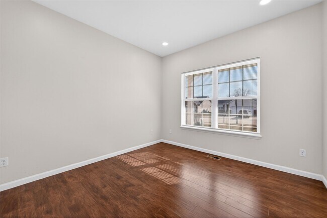 Building Photo - 3501 Charlestowne Crossing Dr