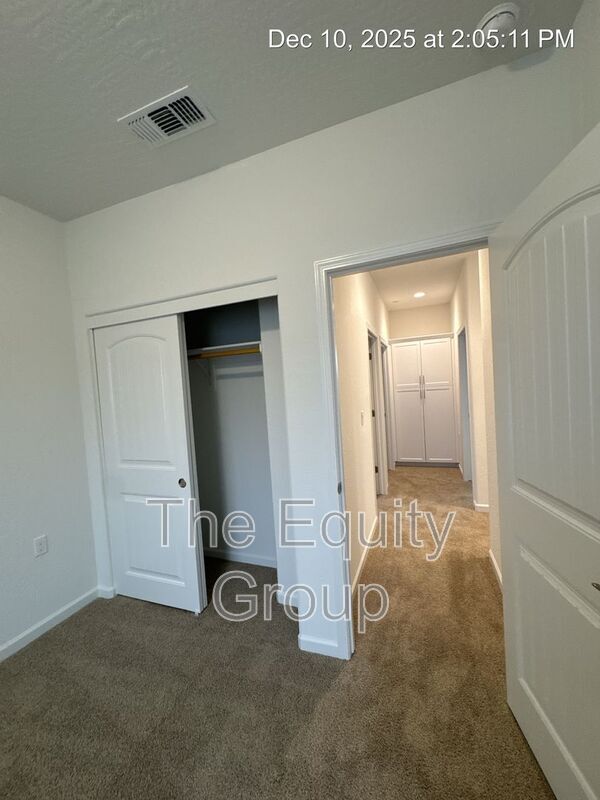 Building Photo - 1335 W Sedona Ave