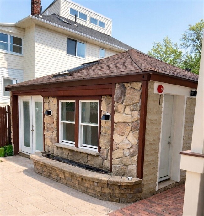 Building Photo - 36 Walnut St