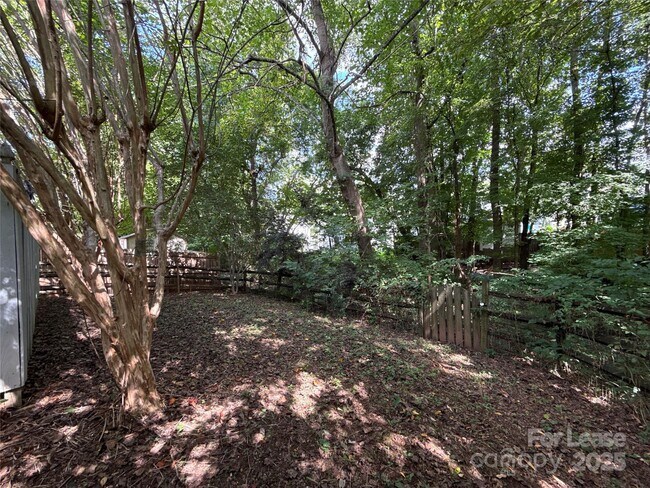 Building Photo - 8600 Lockerbie Ln
