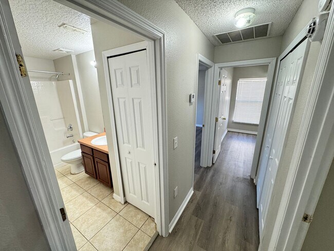 Building Photo - Split Floor plan 3/2 in Poinciana
