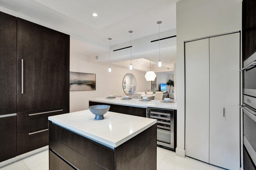 Building Photo - 3030 N Ocean Blvd