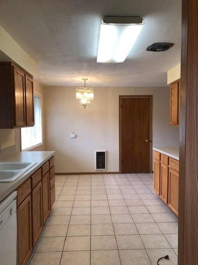 Building Photo - Charming & Clean Home in the Heart of Lacey!