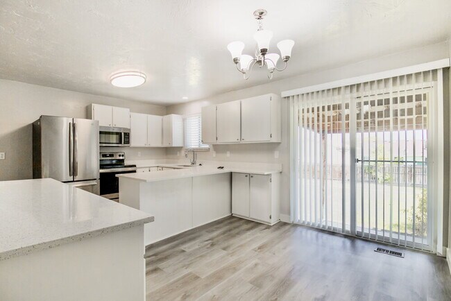 Building Photo - 8487 McKenzie Ln