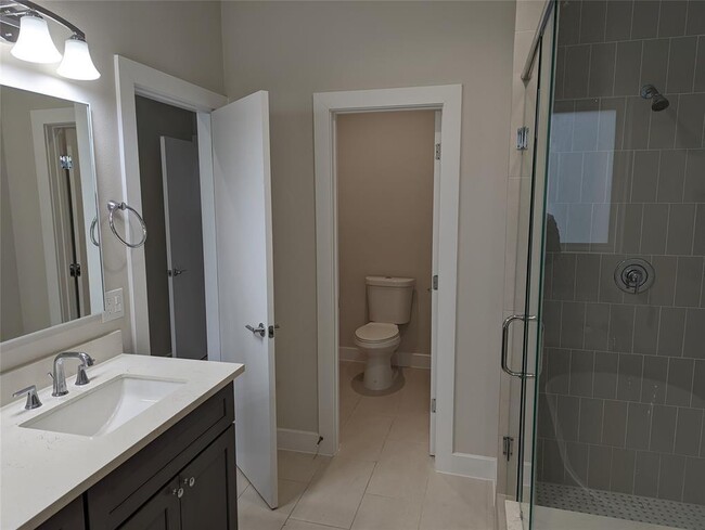 Building Photo - 3344 Pinemont Dr