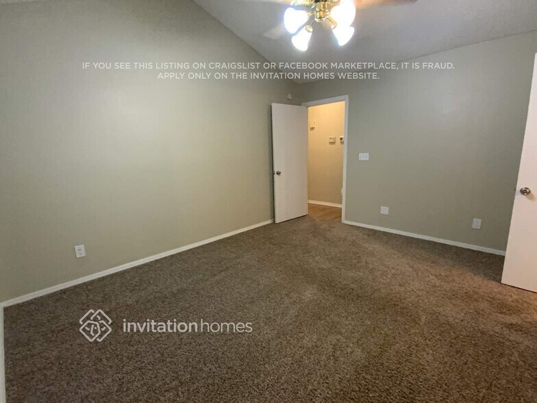 Building Photo - 7731 W Shaw Butte Dr