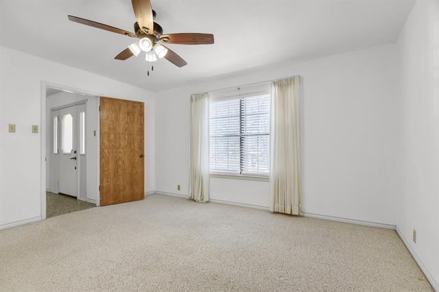 Building Photo - 924 W Kiowa Dr