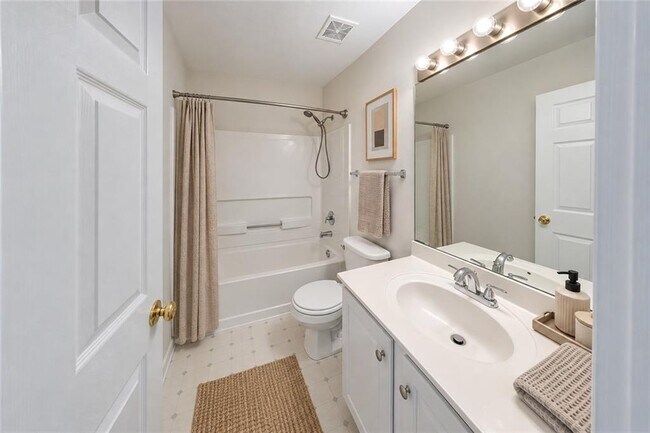Building Photo - 3423 Lathenview Ct