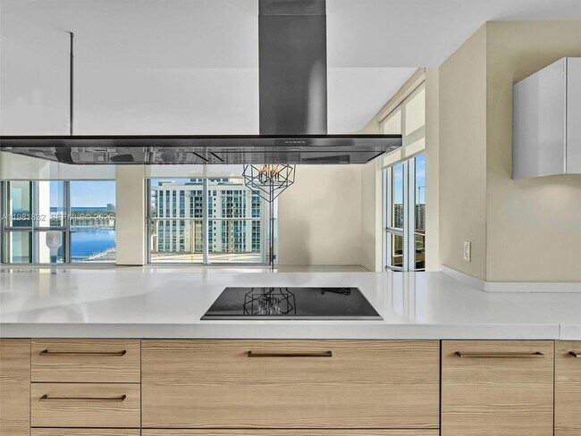 Building Photo - 17301 Biscayne Blvd