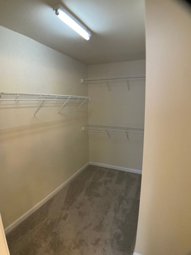 Building Photo - 3 Bed, 3.5 Bath Townhome with Garage!