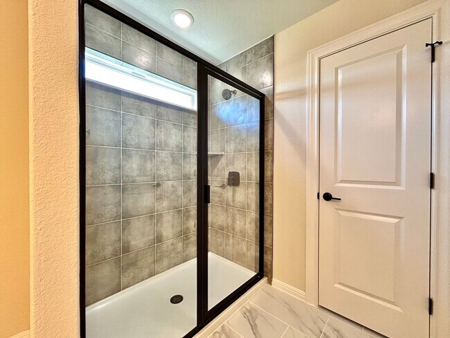 Building Photo - Spacious 4/BR 3/BA Home with Modern Upgrades in Leander