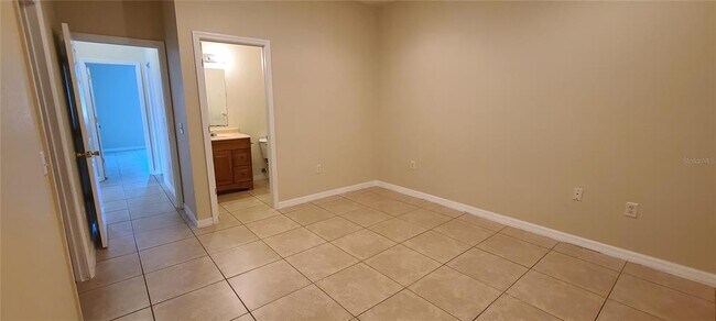 Building Photo - 405 Majestic Way