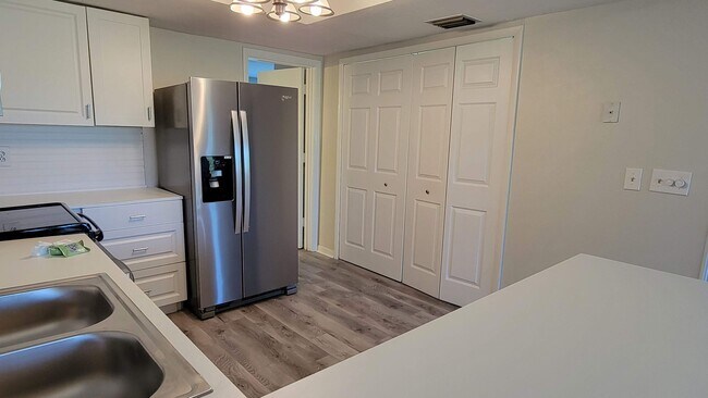 Building Photo - 3 beds 3 bath condo on the golf course