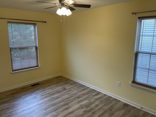Building Photo - 1933 Gardenia Ct
