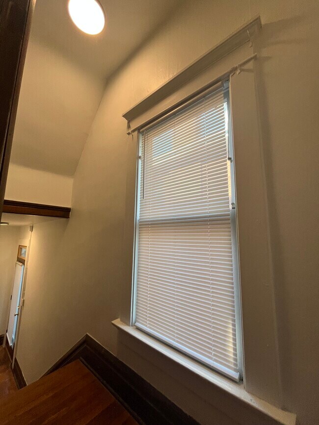 Building Photo - 32 E Northwood Ave