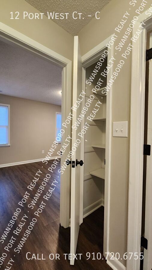 Building Photo - 12 D Port W Ct