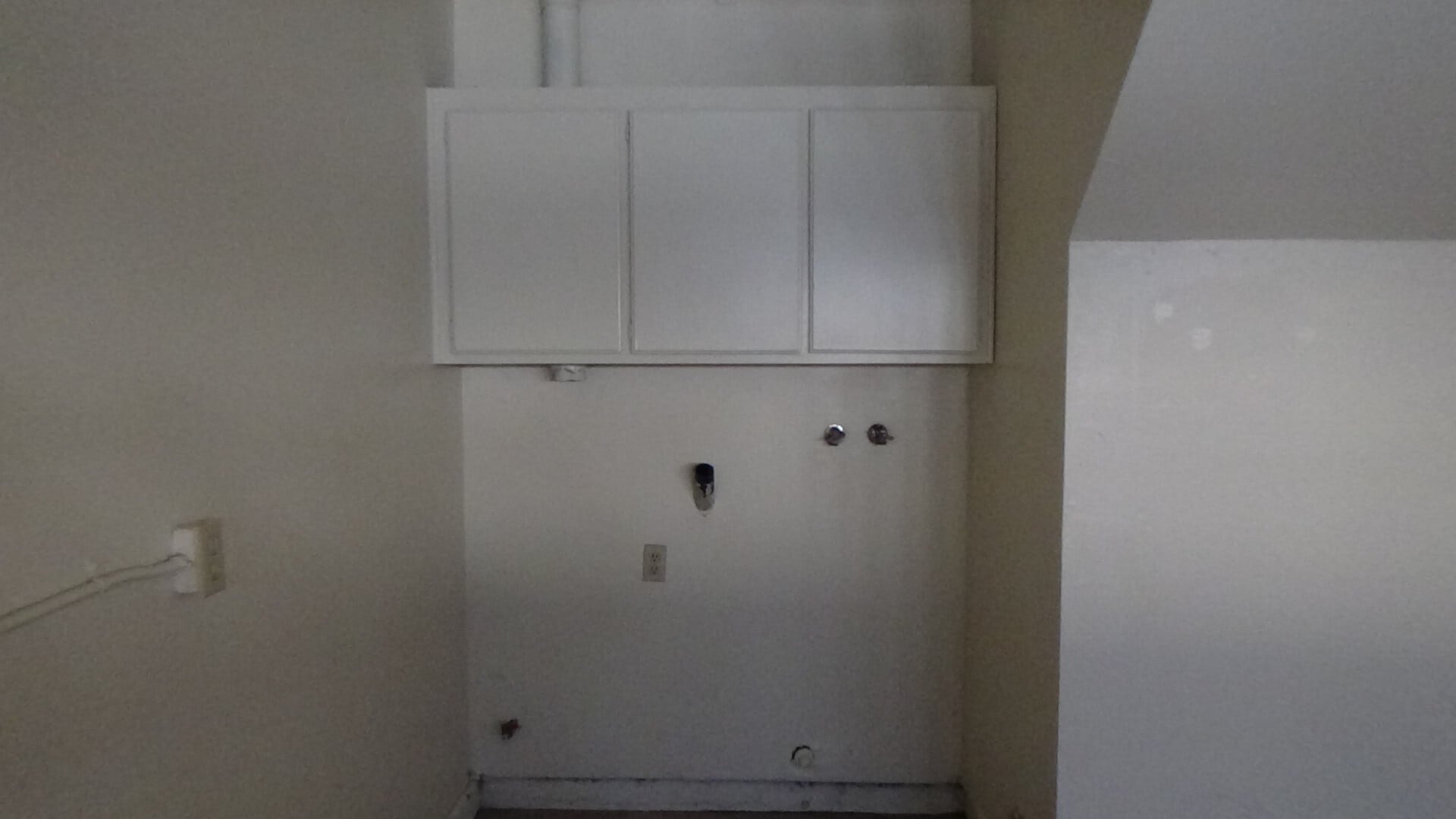 Washer & Dryer Hook ups/ cabinets - 721 Summerwood Ln