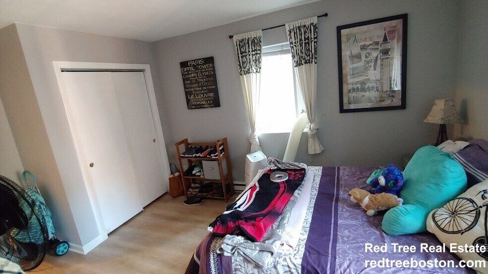 Building Photo - 200 Kelton St