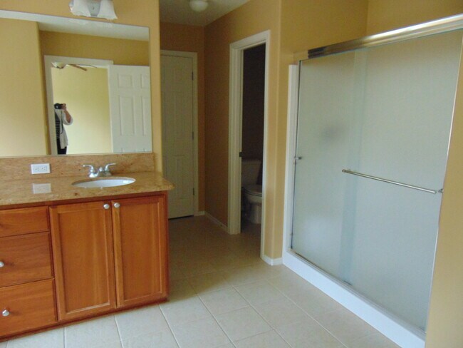 Building Photo - Beautiful 5 + bedroom home - In much desir...