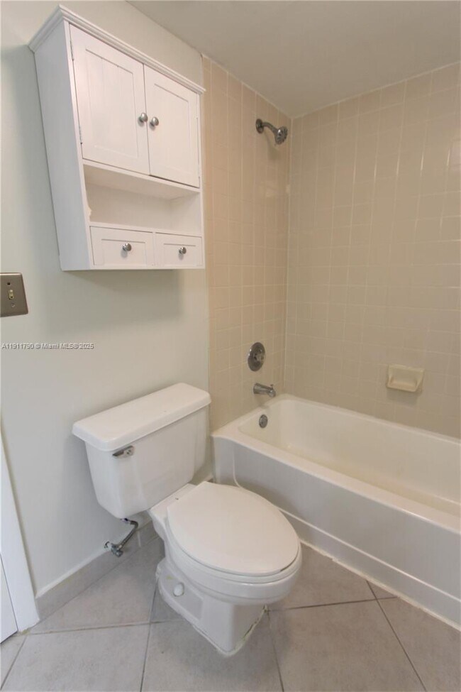 Building Photo - 2881 N Oakland Forest Dr