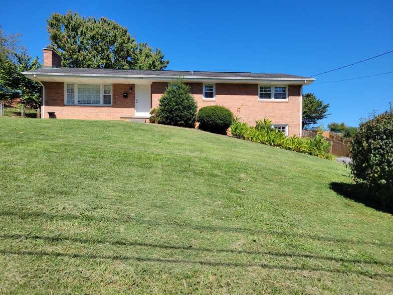 Front - 508 Longview Dr